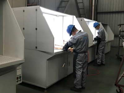 九正通明除尘厂家分享打磨除尘工作台的结构