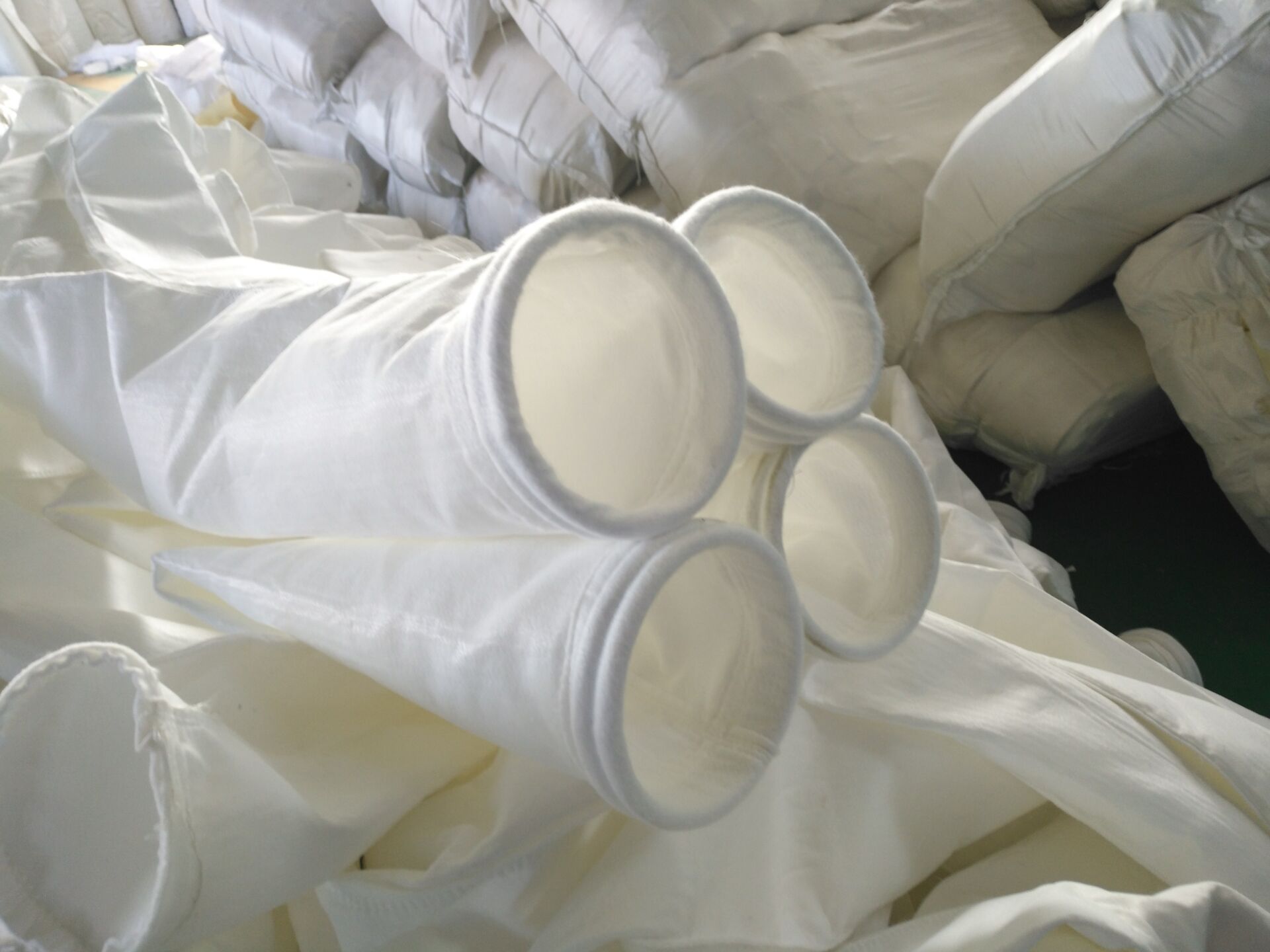 除尘布袋材质对比：PTFE、玻纤、涤纶的适用场景