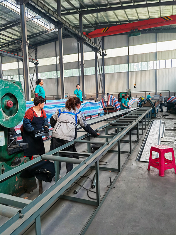 九正通明除尘厂家-电除尘配件车间实拍 