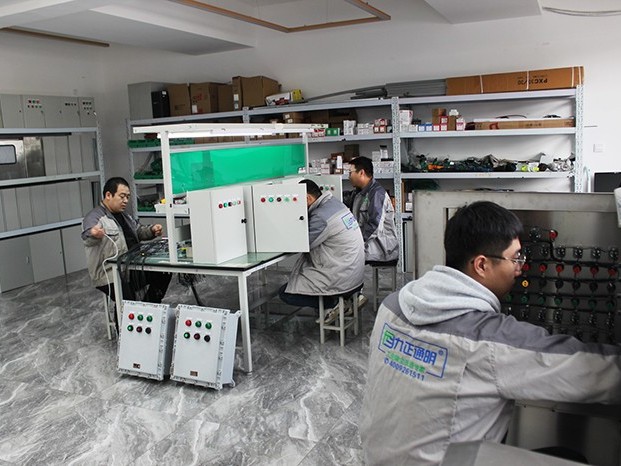 为什么选择我们的布袋除尘器？来看除尘设备厂家揭秘。