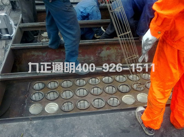 静电除尘器电压为正常值或很高，电流很小或电流表无指示