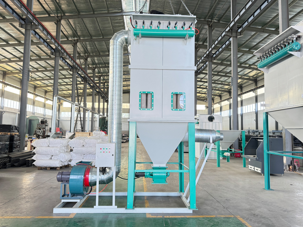 <i style='color:red'>工业脉冲布袋除尘器</i>：节能 30%，超低排放稳达标