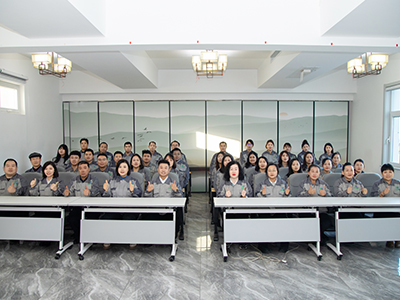 九正通明-员工合影